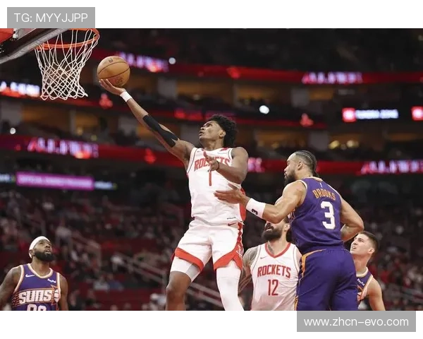 火箭队深夜苦练画面曝光 网友称赞职业态度让人敬佩